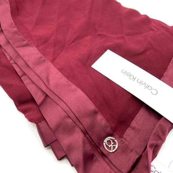 Calvin Klein Elegant Satin-Trim Chiffon Evening Wrap in Maroon NWT - Picture 2 of 5